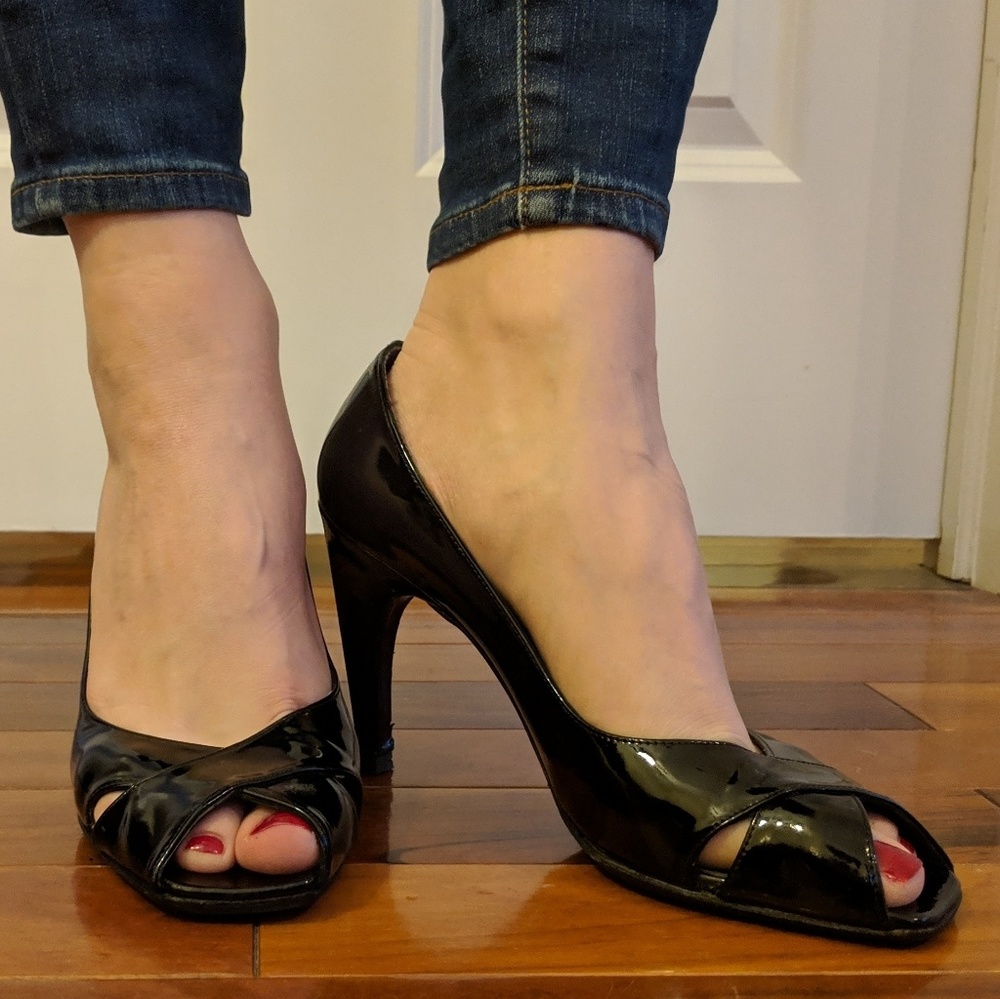 Stuart Weitzman 4" black patent leather heels